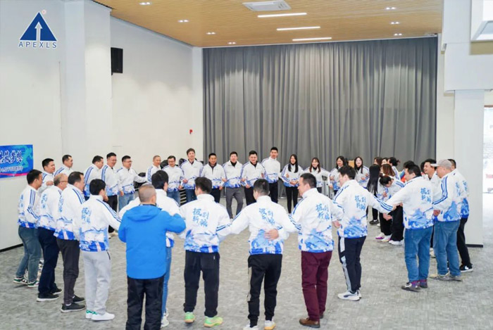 “披荆斩棘、乘风破浪”| 康硕展2023年度营销中心及干部团建活动圆满结束